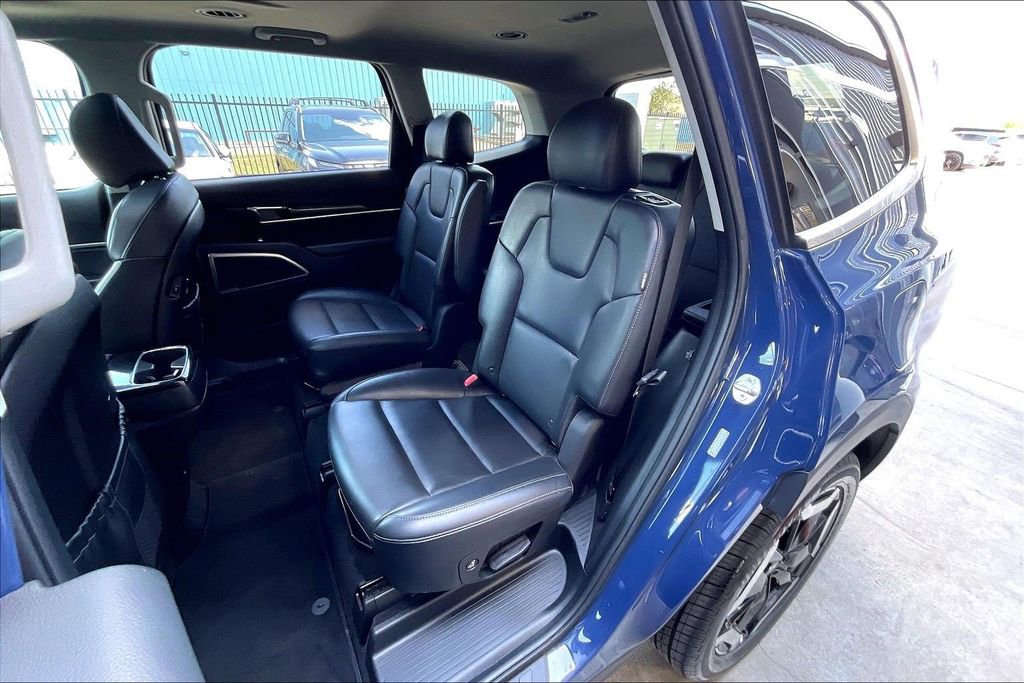 Used 2025 Kia Telluride S FWD image 25