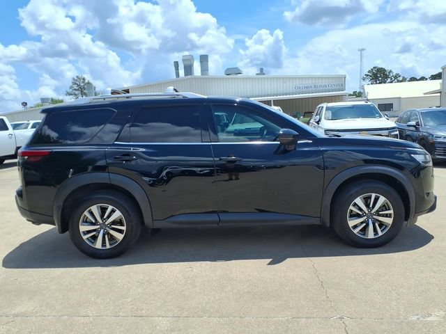 Used 2023 Nissan Pathfinder SL w/ Black Appearance Package FWD image 4