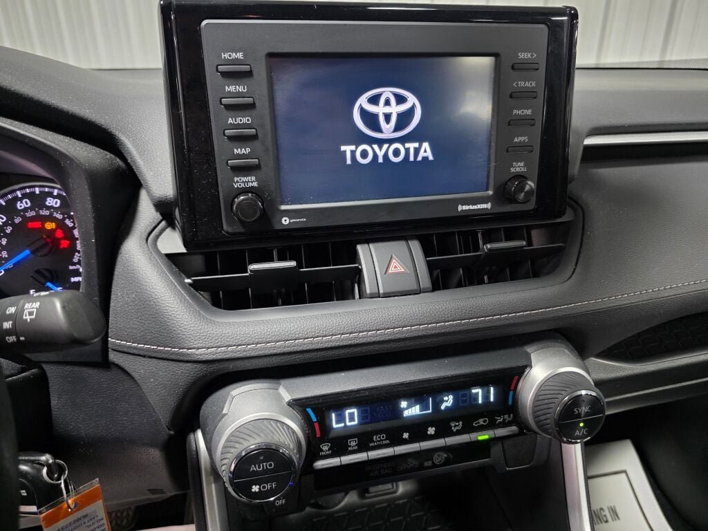 Used 2021 Toyota RAV4 LE AWD/4WD image 13