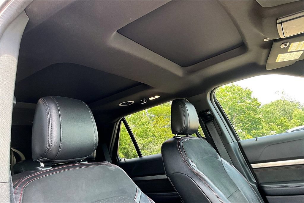 Used 2018 Ford Explorer XLT w/ XLT Appearance Package AWD/4WD image 21