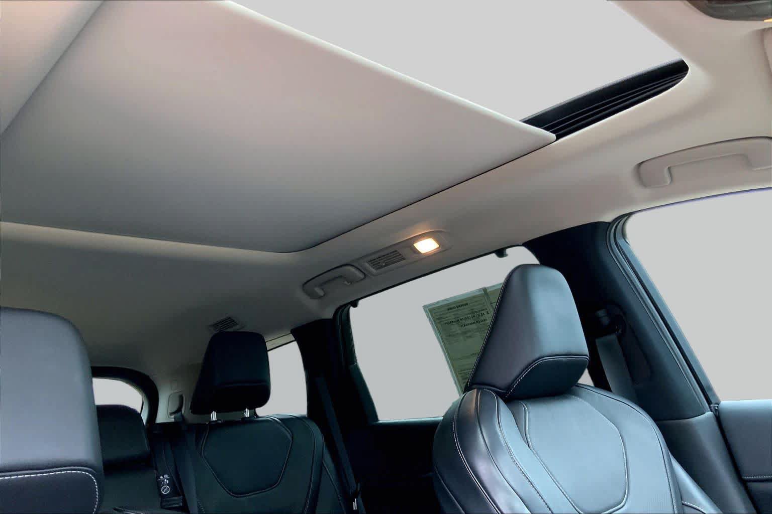 Used 2022 INFINITI QX60 Sensory w/ Cargo Package FWD image 13