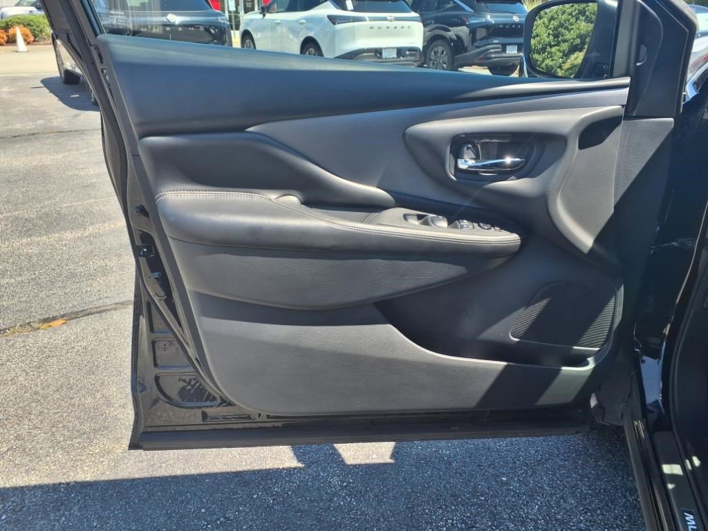 Used 2022 Nissan Murano SV w/ SV Midnight Edition Package image 10
