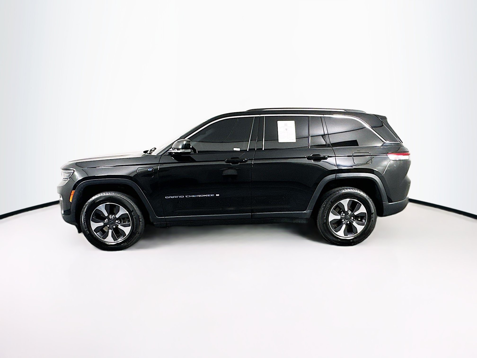 Used 2022 Jeep Grand Cherokee Limited 4xe AWD/4WD image 4