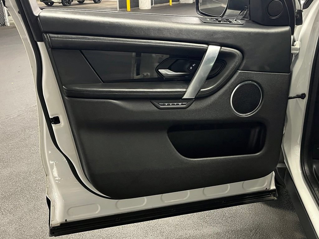 Used 2020 Land Rover Discovery Sport SE AWD/4WD image 18