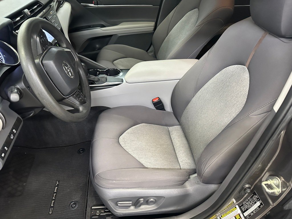 Used 2020 Toyota Camry LE FWD image 5