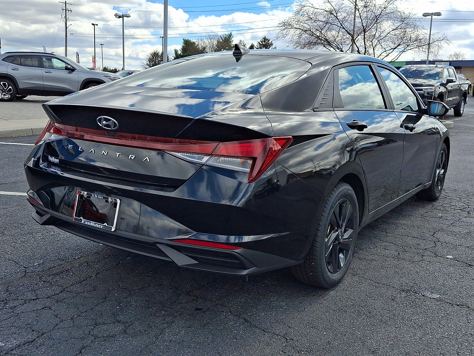 Used 2023 Hyundai Elantra SEL w/ Preferred Accessory Package image 6