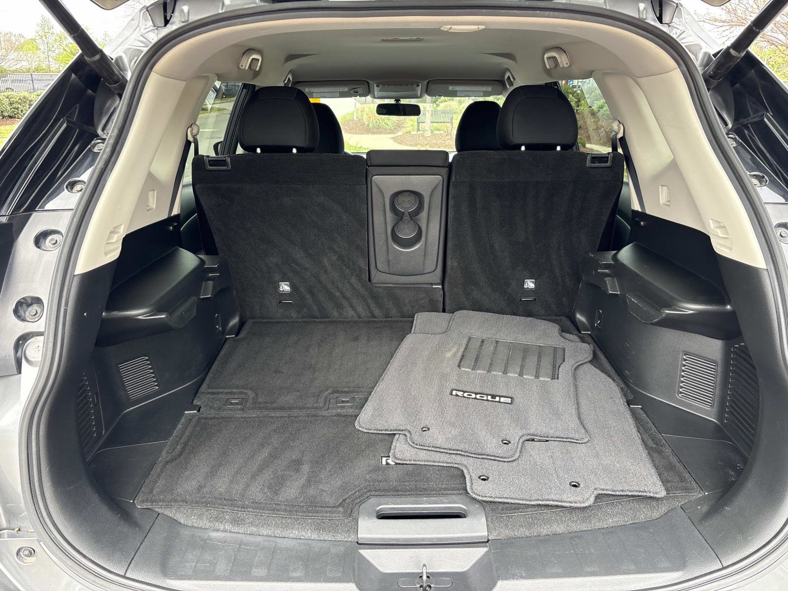 Used 2017 Nissan Rogue SV w/ SV Premium Package image 32