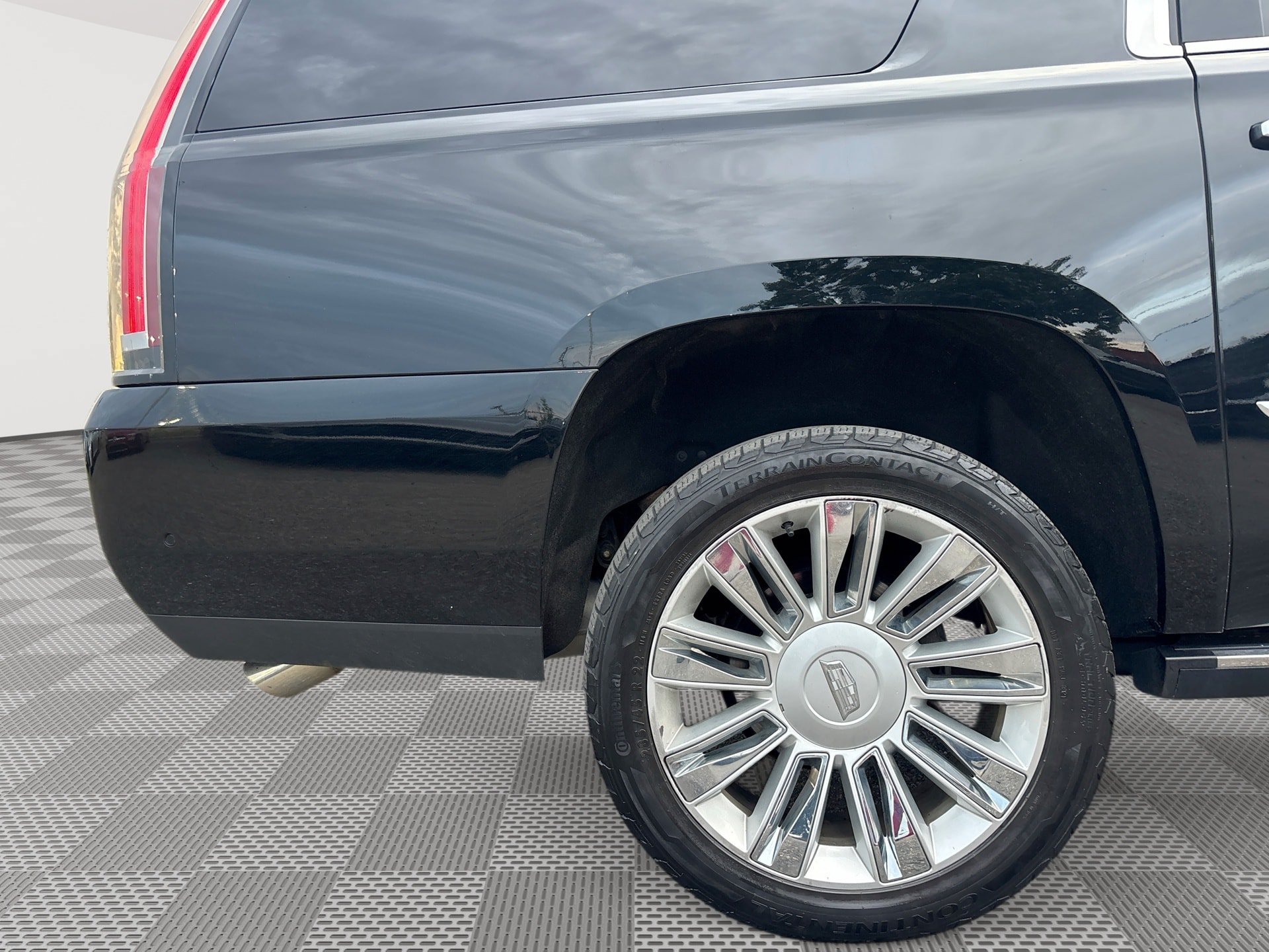 Used 2019 Cadillac Escalade ESV Platinum AWD/4WD image 27