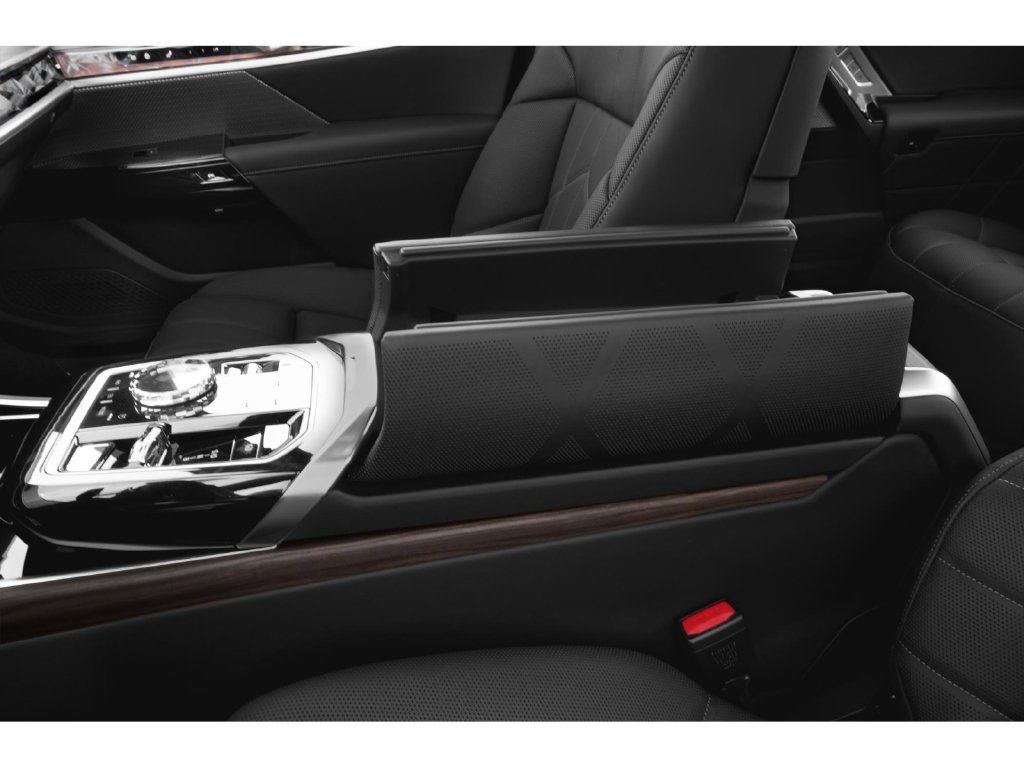 Used 2024 BMW 760i xDrive w/ Premium Package 2 AWD/4WD image 9