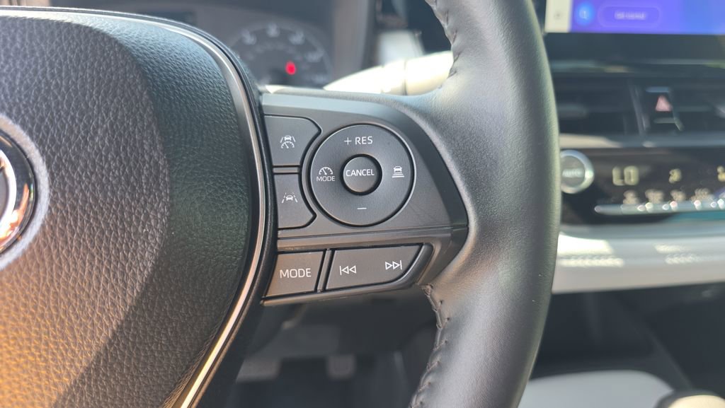 Used 2025 Toyota Corolla SE image 27