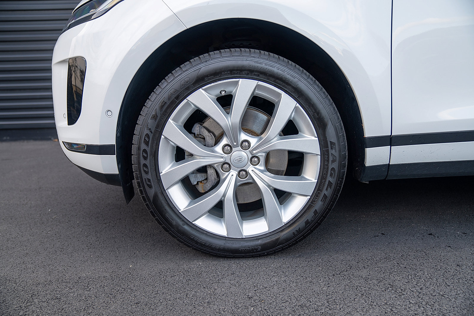 Used 2020 Land Rover Range Rover Evoque SE image 22