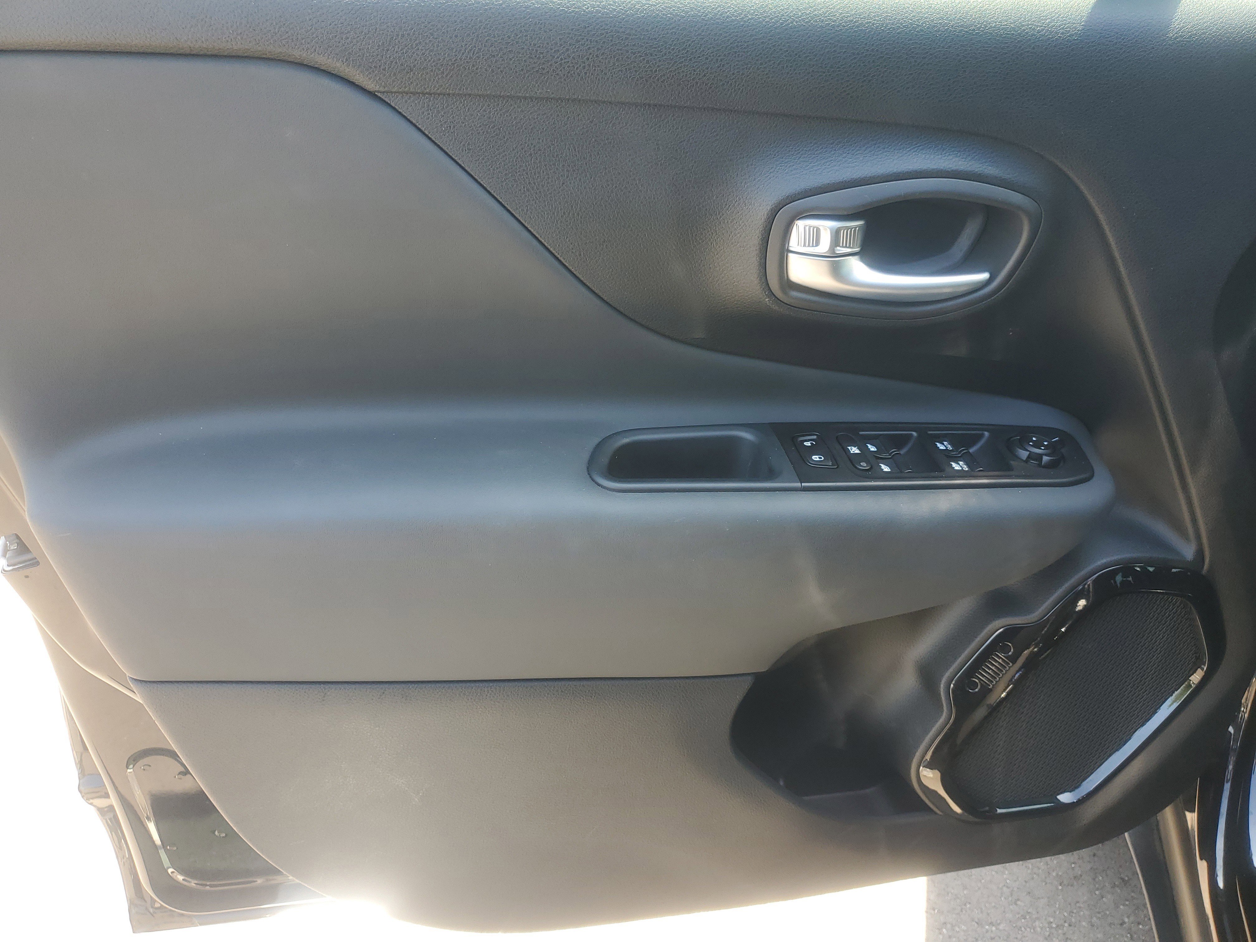 Used 2022 Jeep Renegade Altitude AWD/4WD image 10
