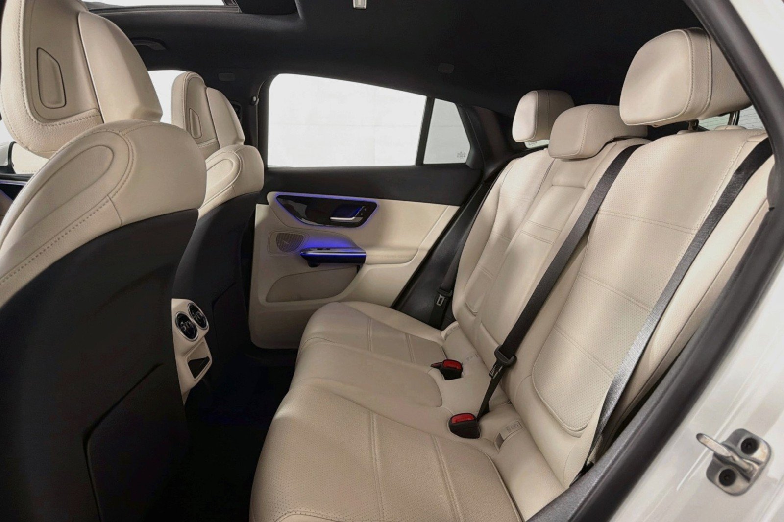 Certified 2025 Mercedes-Benz GLC 300 4MATIC image 8