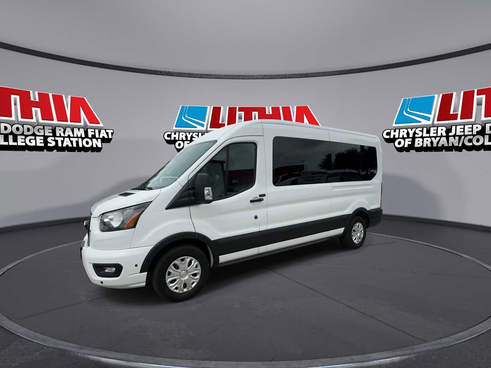 Used 2025 Ford Transit 350 XLT RWD image 4