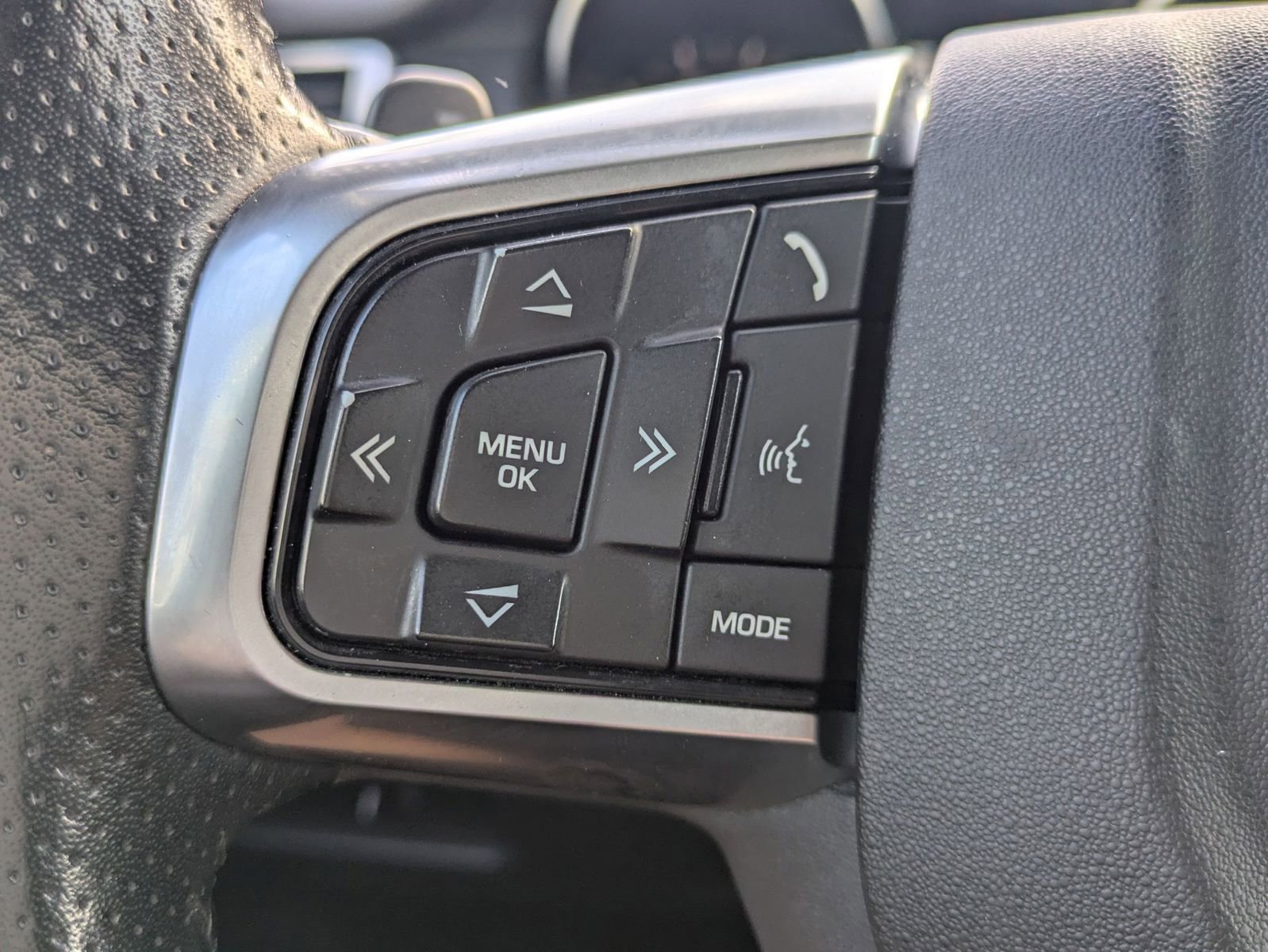 Used 2018 Land Rover Discovery Sport HSE image 17