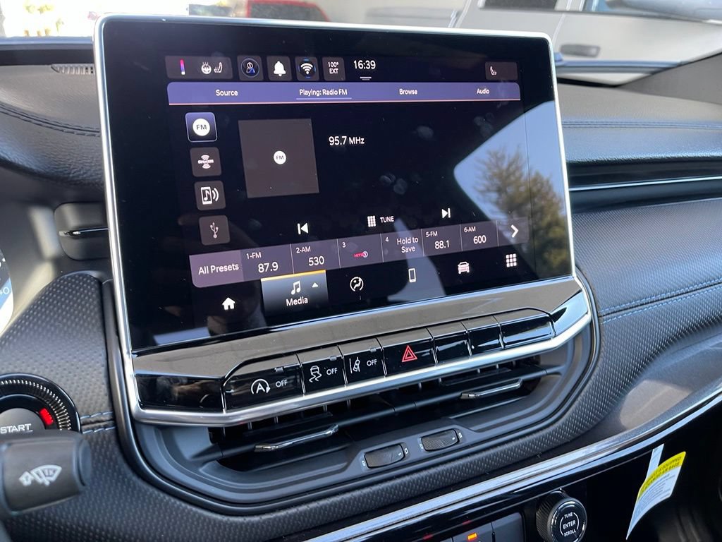 New 2026 Jeep Compass Latitude AWD/4WD image 17