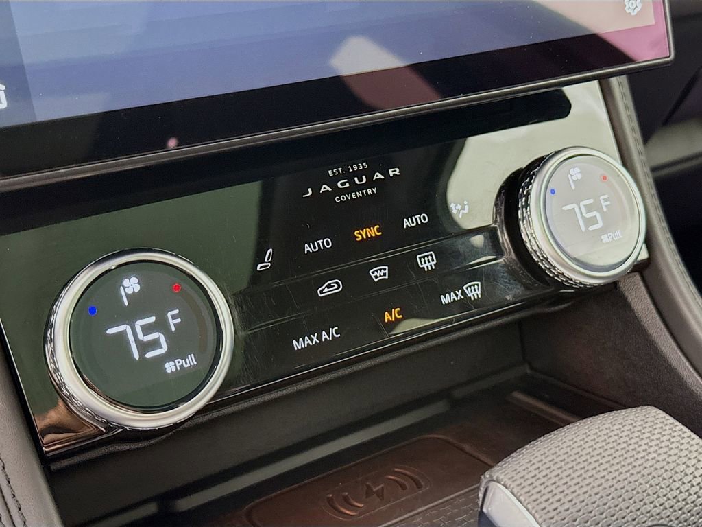 Certified 2021 Jaguar F-PACE SVR image 17