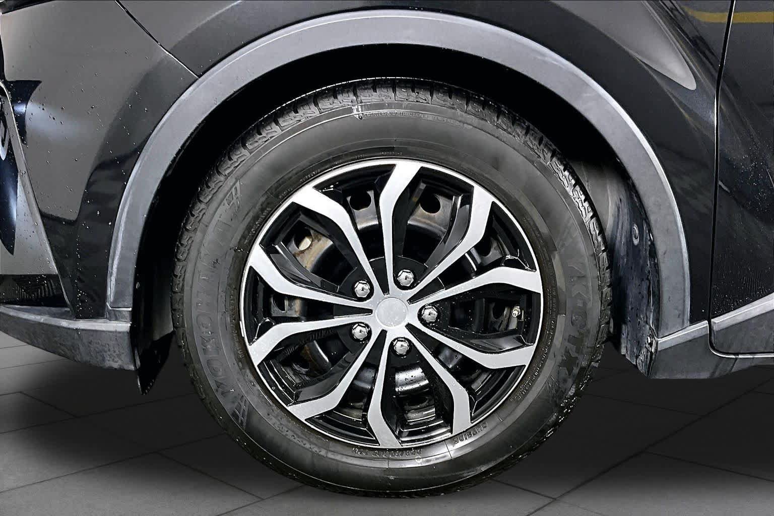 Used 2020 Toyota C-HR LE FWD image 10