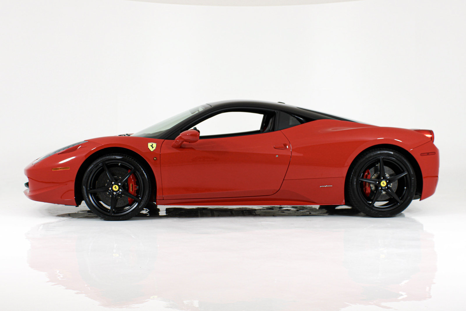 Certified 2015 Ferrari 458 Italia Coupe RWD image 3
