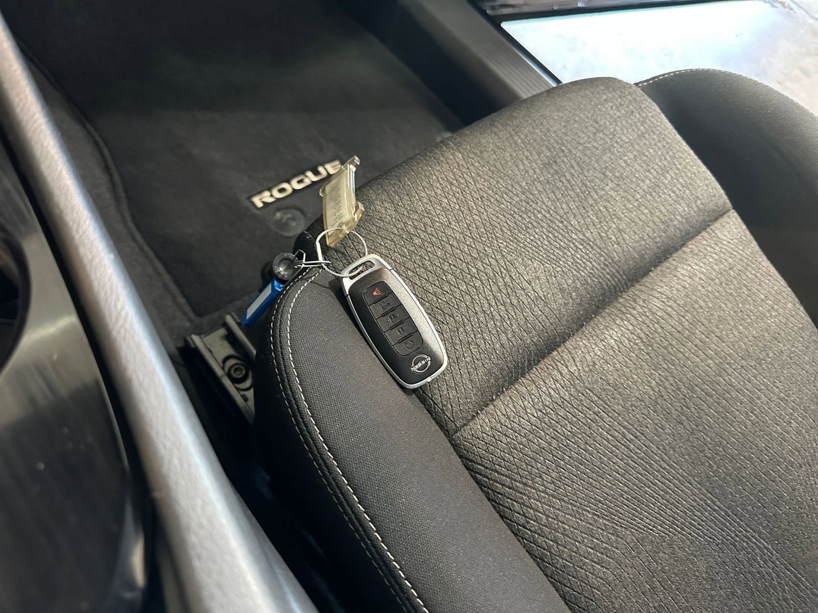 Used 2025 Nissan Rogue SV image 21