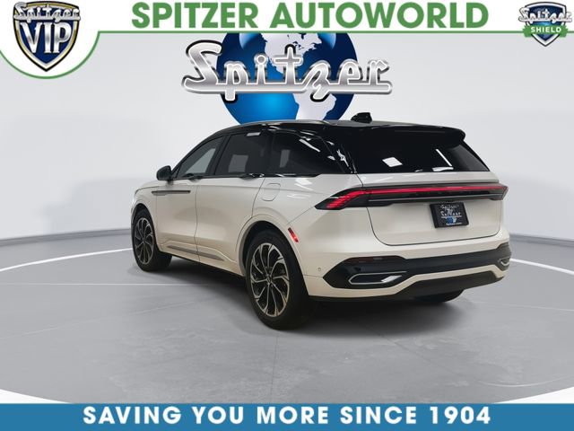 Used 2024 Lincoln Nautilus Reserve image 2