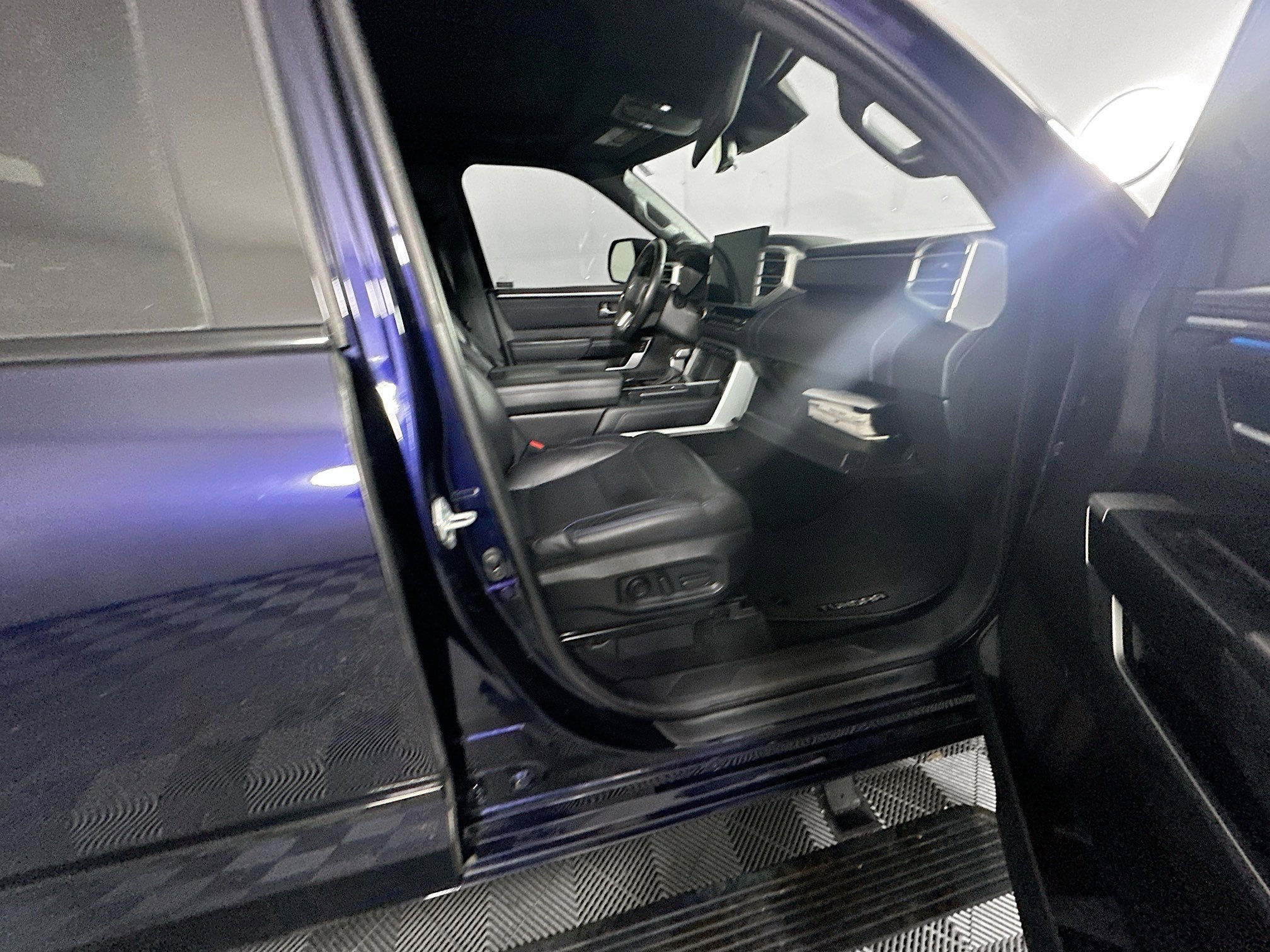 Used 2023 Toyota Tundra Platinum w/ Advanced Package image 31