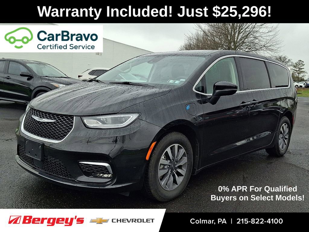 Used 2023 Chrysler Pacifica Touring-L image 1