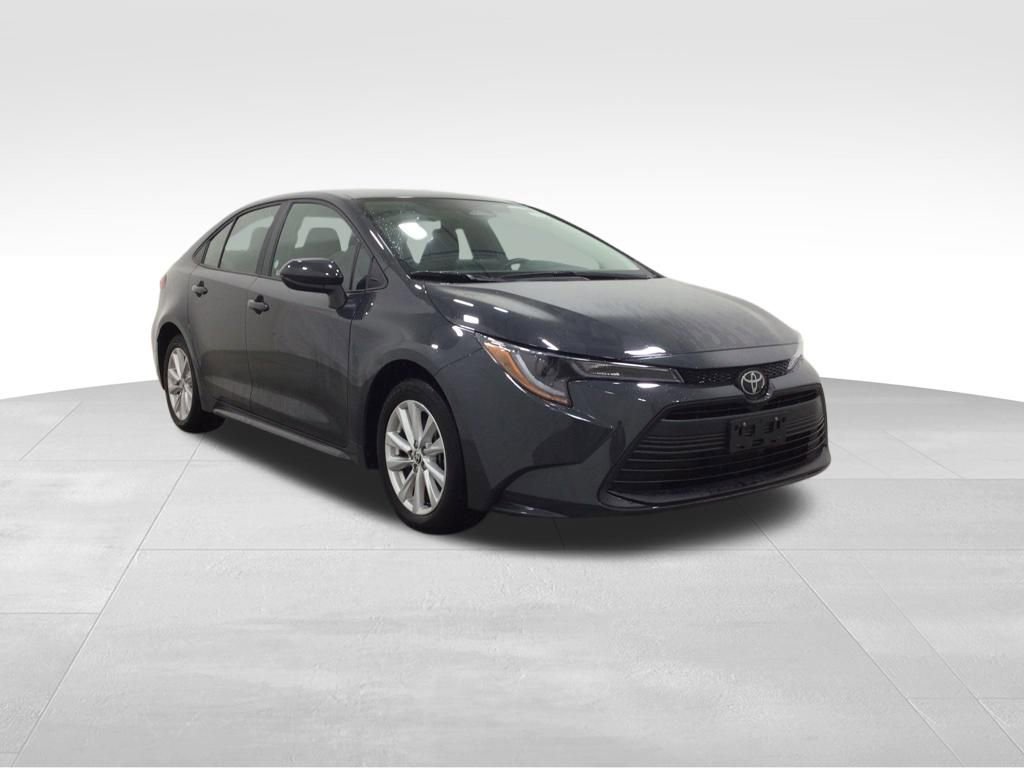 Used 2024 Toyota Corolla LE w/ LE Convenience Package image 5