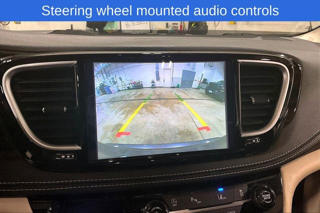 Used 2023 Chrysler Pacifica Limited image 17