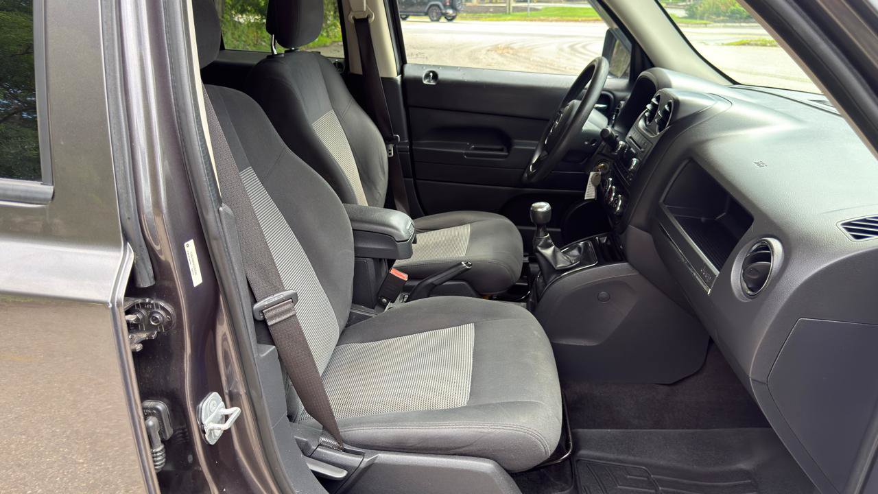 Used 2015 Jeep Patriot Sport AWD/4WD image 36