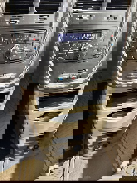 Used 2013 Chrysler Town & Country Touring FWD image 10