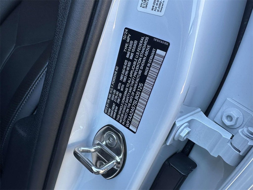 Used 2025 Porsche Macan image 7