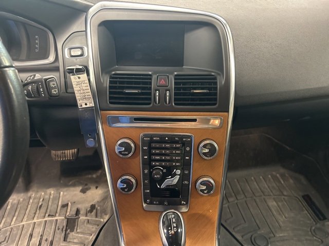 Used 2017 Volvo XC60 T6 Inscription w/ Preferred Option Package image 17