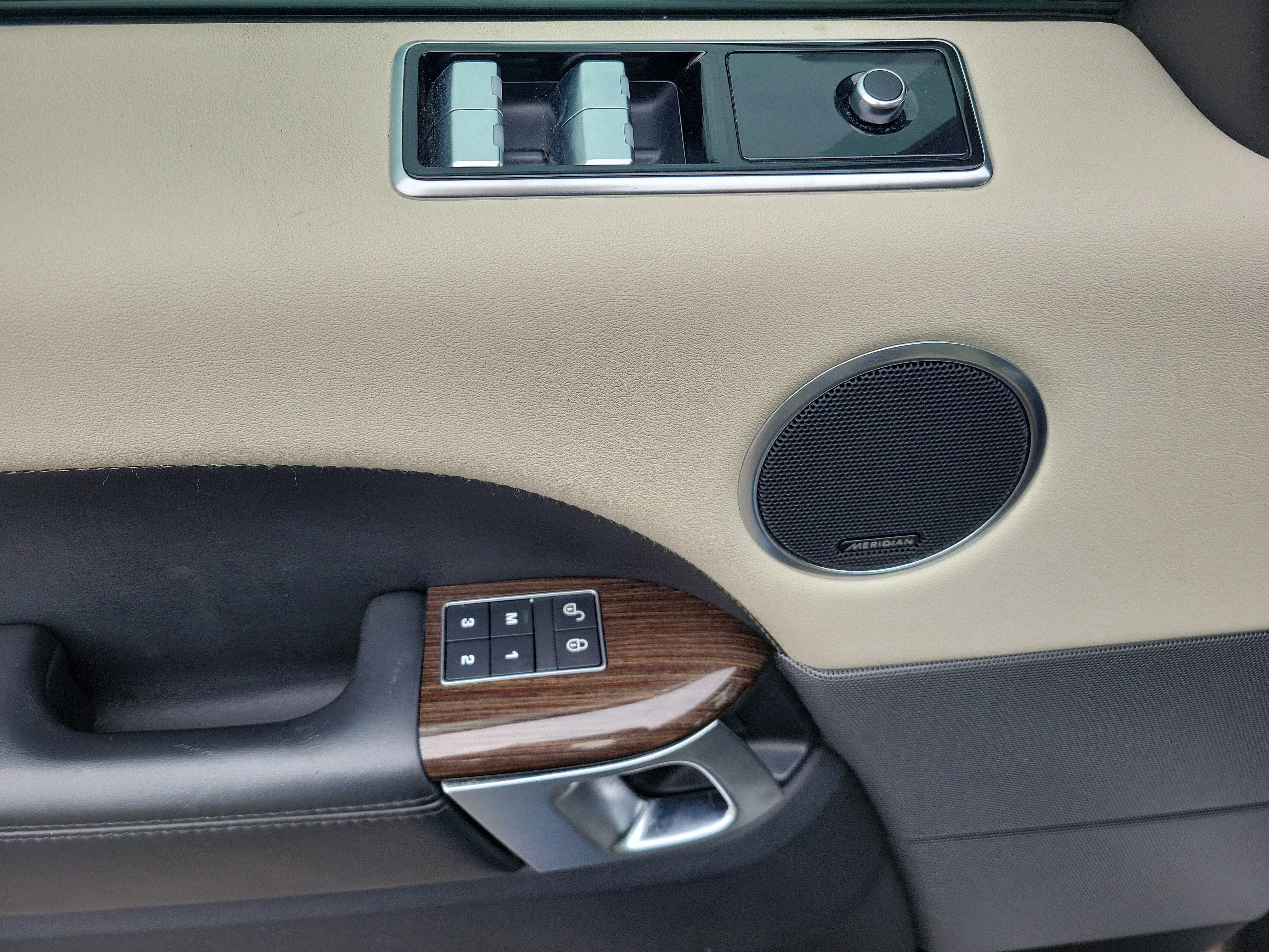 Used 2019 Land Rover Range Rover Sport HSE image 12