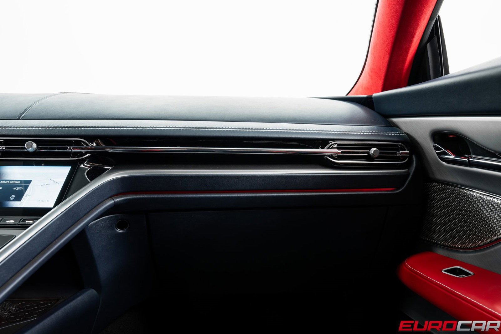 Used 2024 Aston Martin DB12 Coupe image 31