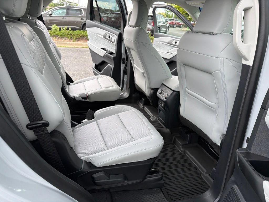 Certified 2025 Ford Explorer Platinum w/ Ultimate Package AWD/4WD image 21