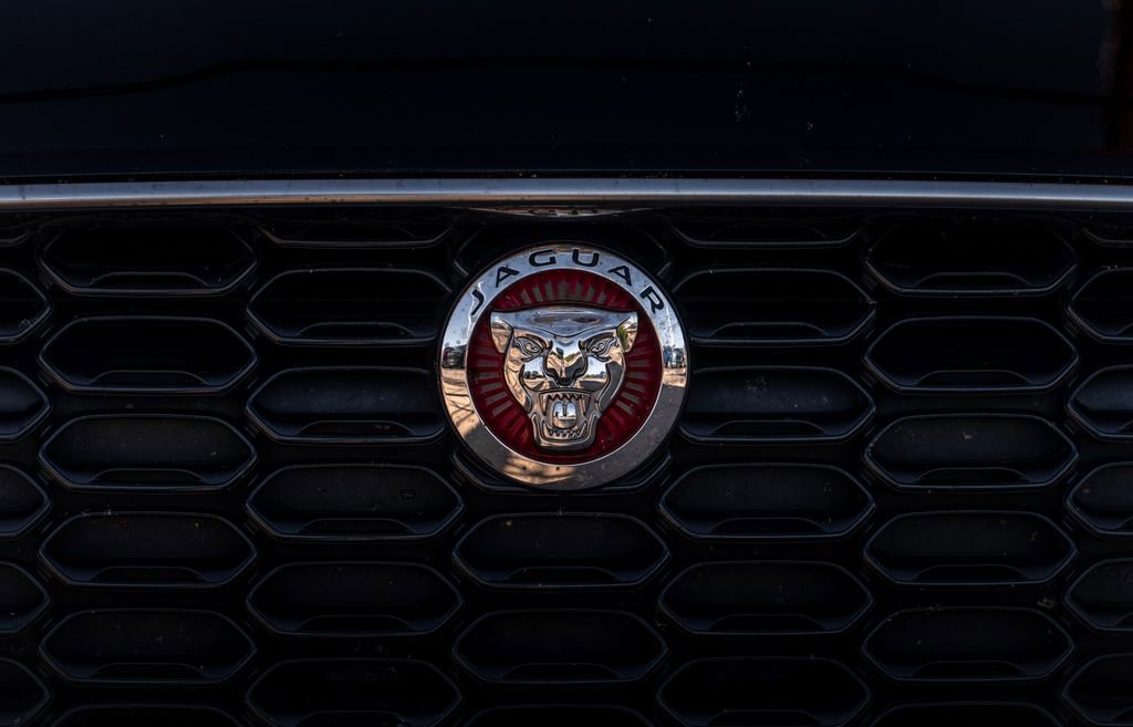 Used 2021 Jaguar F-TYPE Convertible image 14