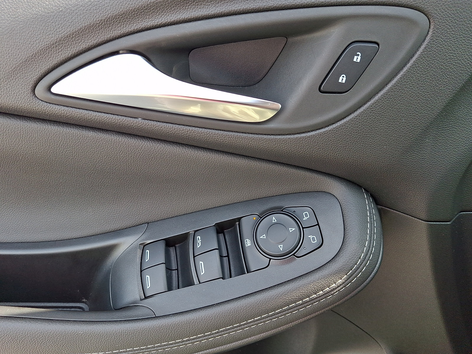 Used 2024 Buick Encore GX Preferred w/ Comfort Package FWD image 12