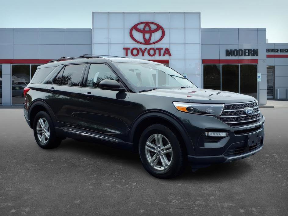 Used 2022 Ford Explorer XLT w/ Equipment Group 202A image 8