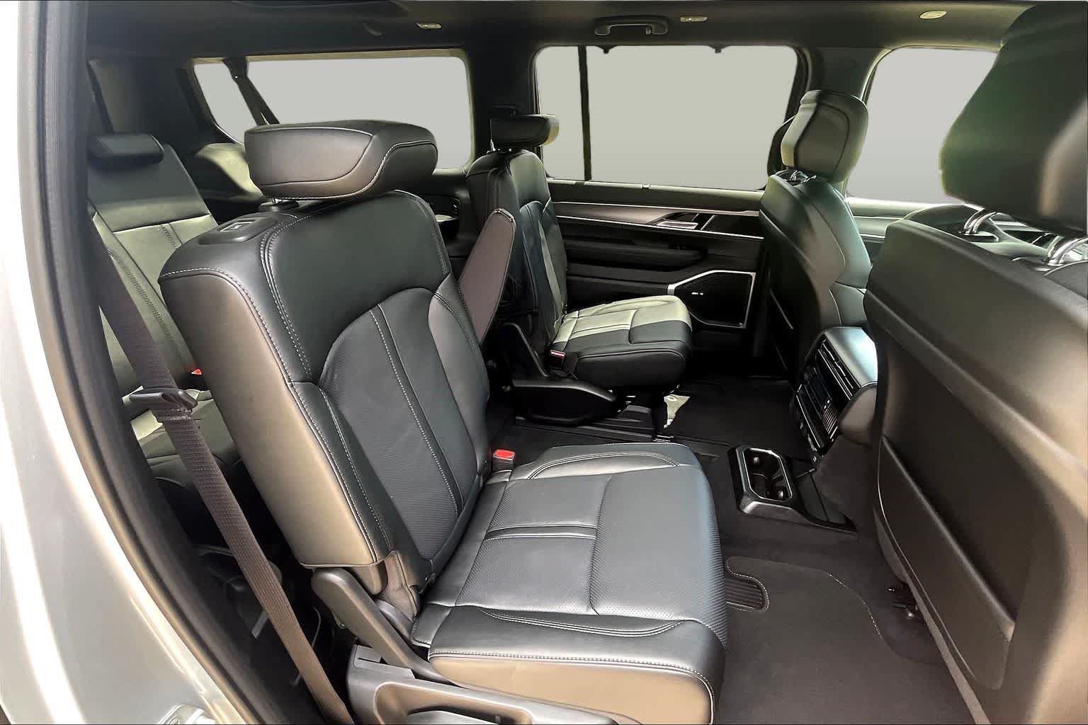 New 2025 Jeep Wagoneer L Series II w/ Convenience Group I AWD/4WD image 20