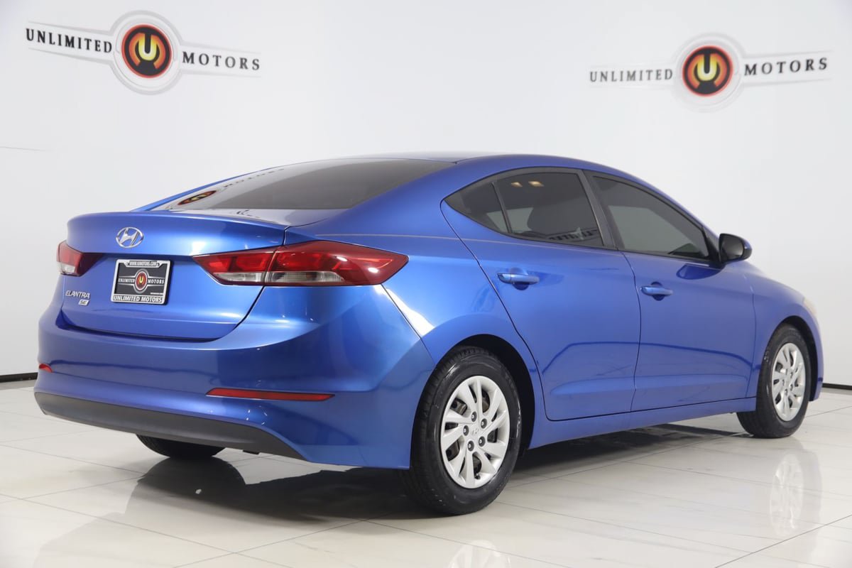 Used 2018 Hyundai Elantra SE FWD image 3