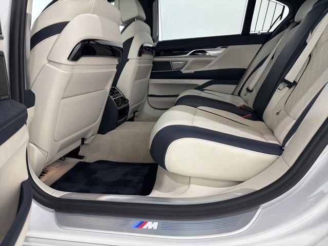 Certified 2022 BMW 750i xDrive w/ Luxury Rear Seating Package AWD/4WD image 17