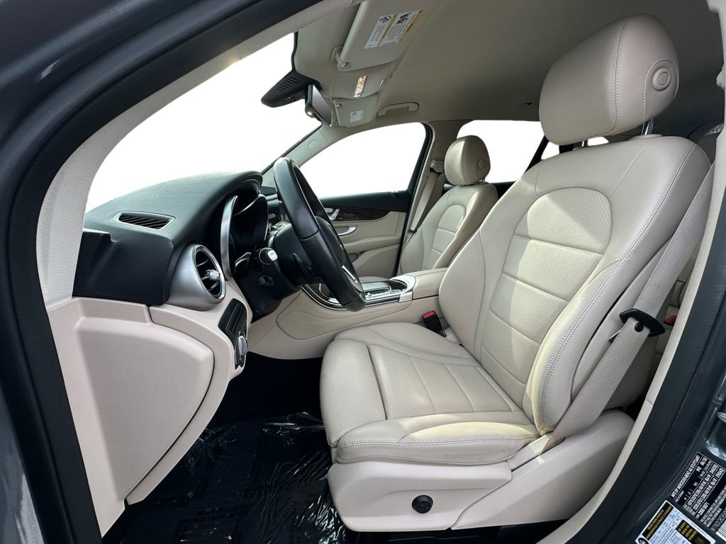 Used 2021 Mercedes-Benz GLC 300 image 9