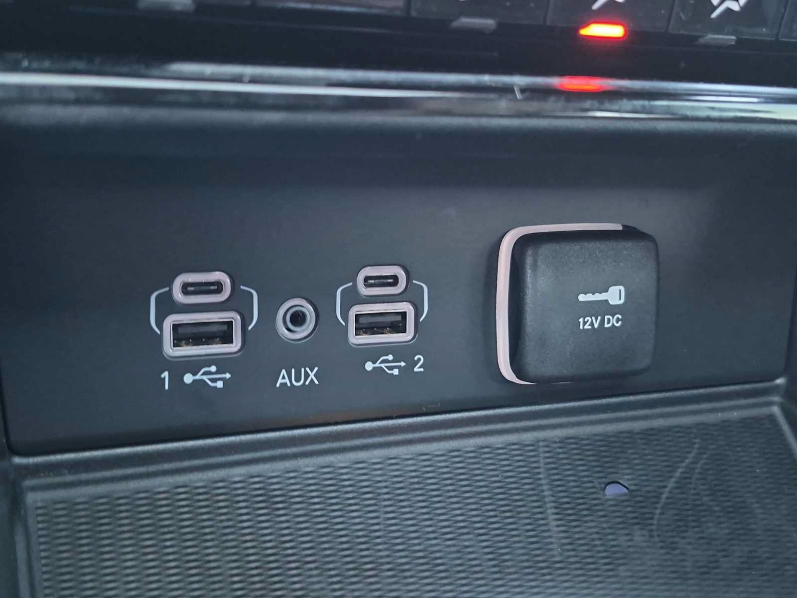 Used 2025 Jeep Grand Cherokee L Altitude AWD/4WD image 32