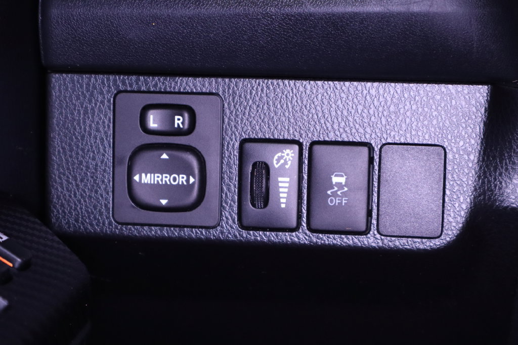Used 2014 Toyota RAV4 LE FWD image 24