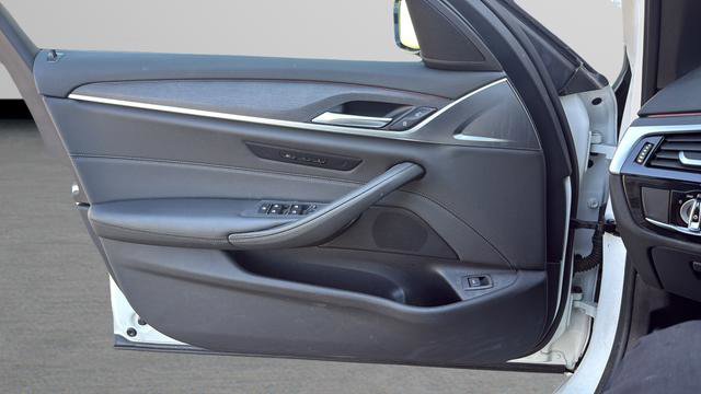 Used 2022 BMW 530i w/ Convenience Package image 11