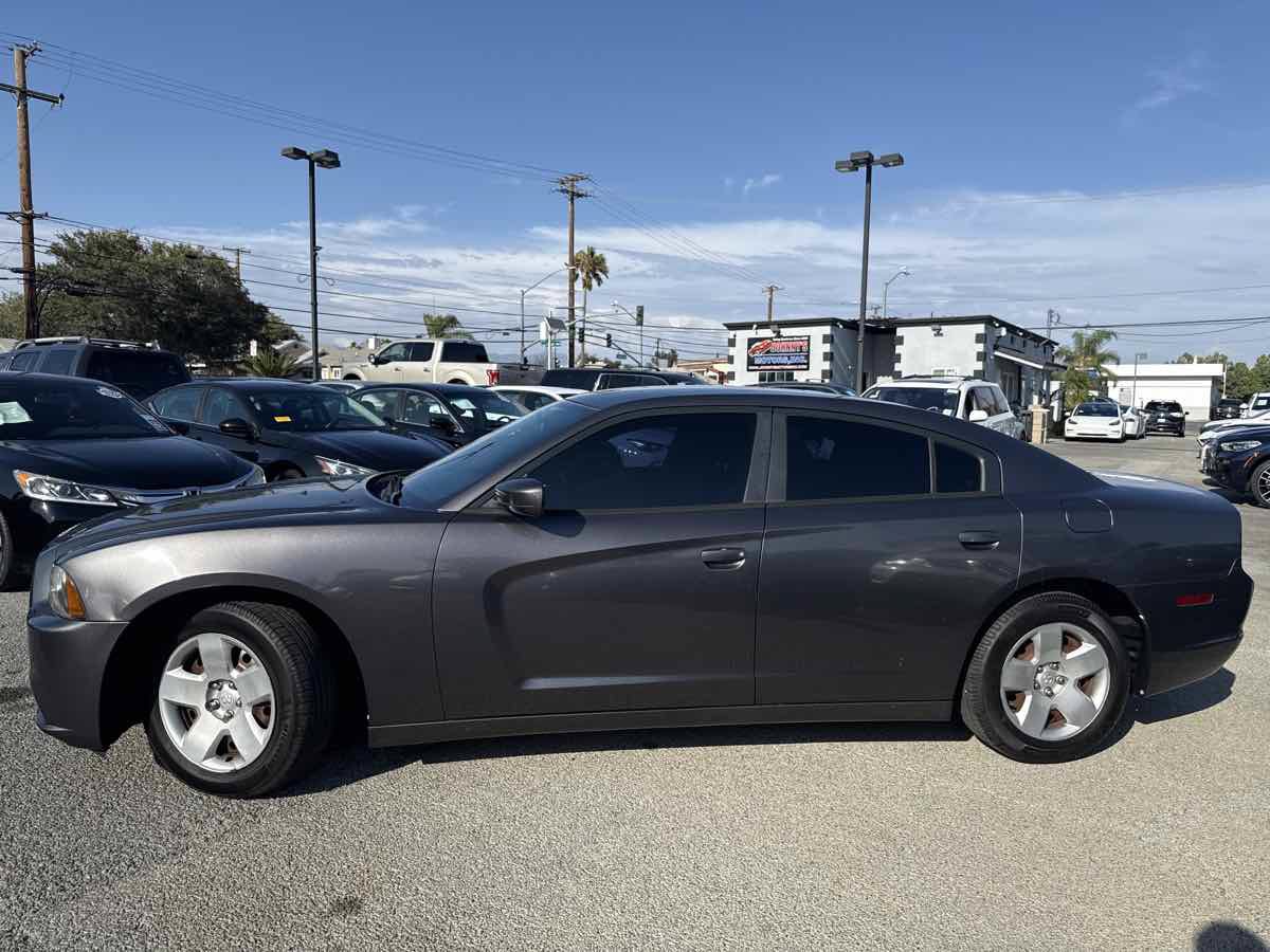 Used 2014 Dodge Charger SE RWD image 3