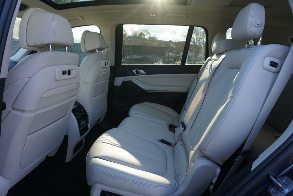 Used 2022 BMW X7 xDrive40i w/ Premium Package image 13