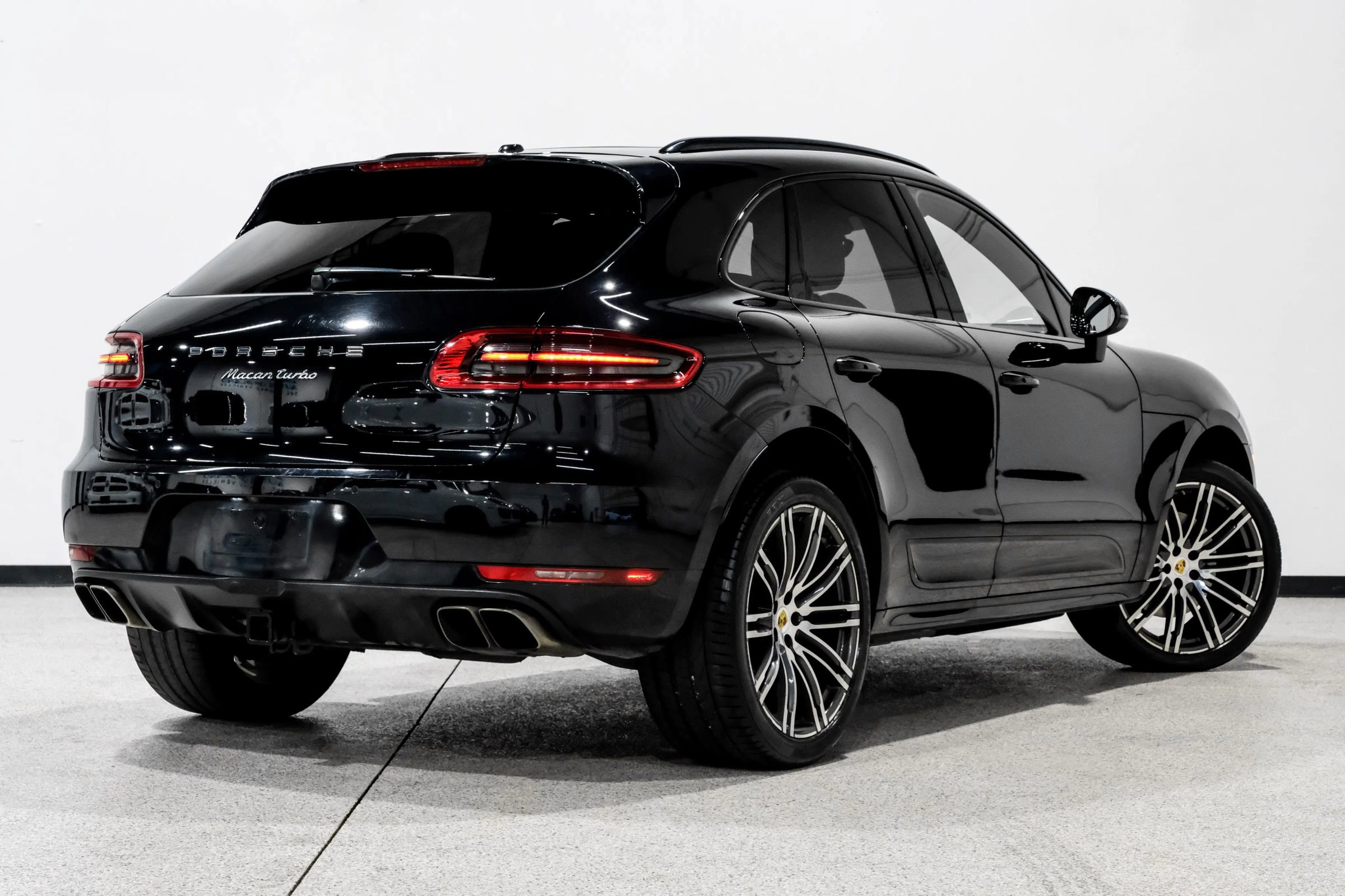 Used 2017 Porsche Macan Turbo image 6