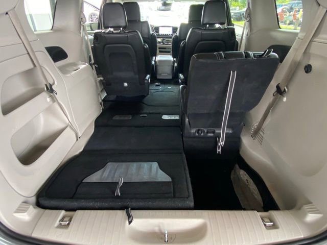 Used 2023 Chrysler Pacifica Touring-L image 26